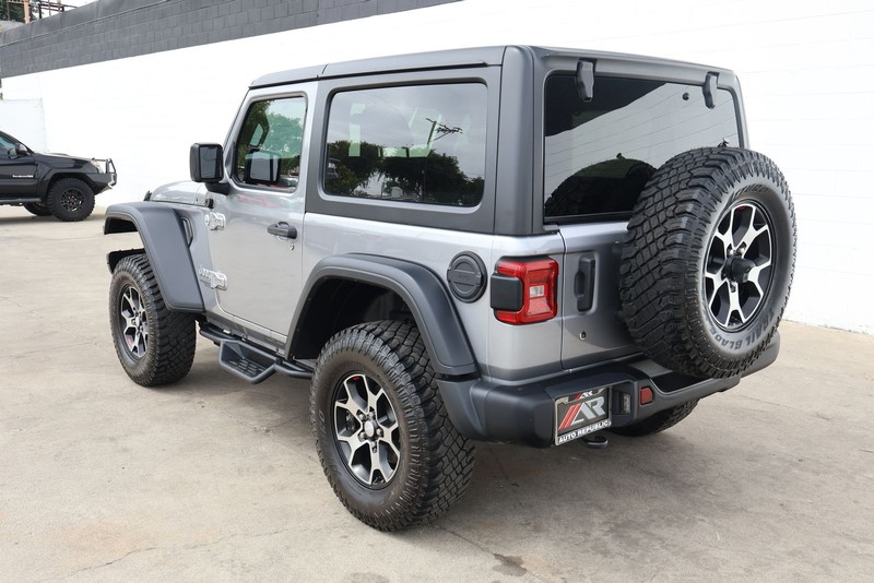 Jeep Wrangler Vehicle Full-screen Gallery Image 11