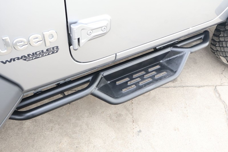 Jeep Wrangler Vehicle Full-screen Gallery Image 14