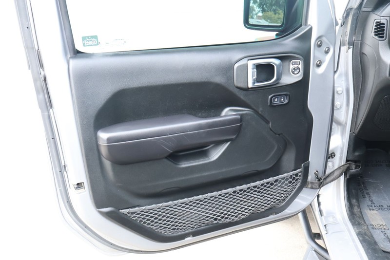 Jeep Wrangler Vehicle Full-screen Gallery Image 17