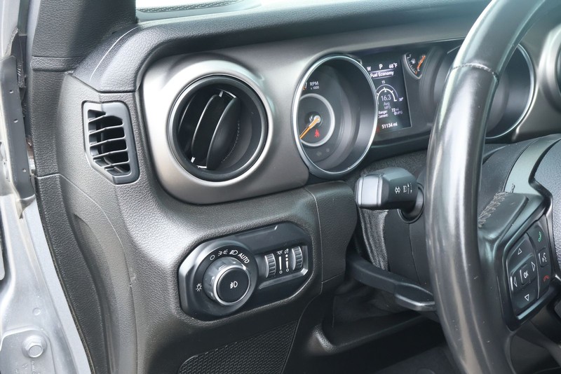 Jeep Wrangler Vehicle Full-screen Gallery Image 19