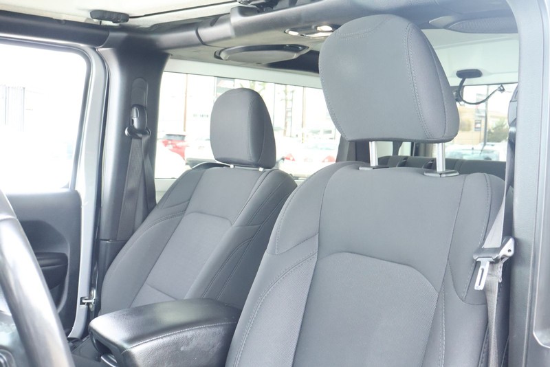 Jeep Wrangler Vehicle Full-screen Gallery Image 20