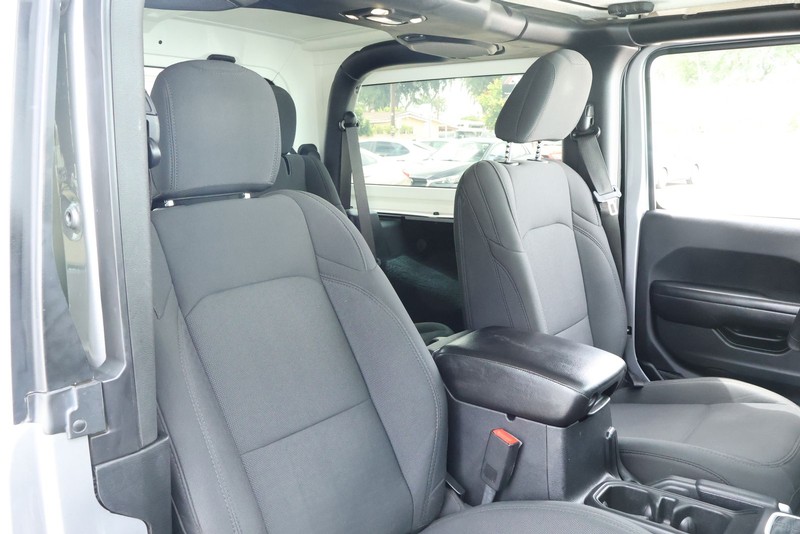 Jeep Wrangler Vehicle Full-screen Gallery Image 23