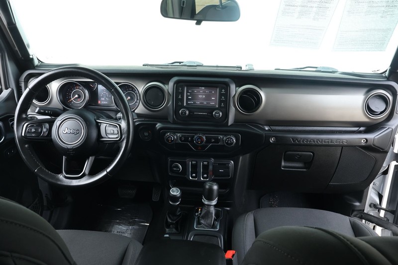 Jeep Wrangler Vehicle Full-screen Gallery Image 26