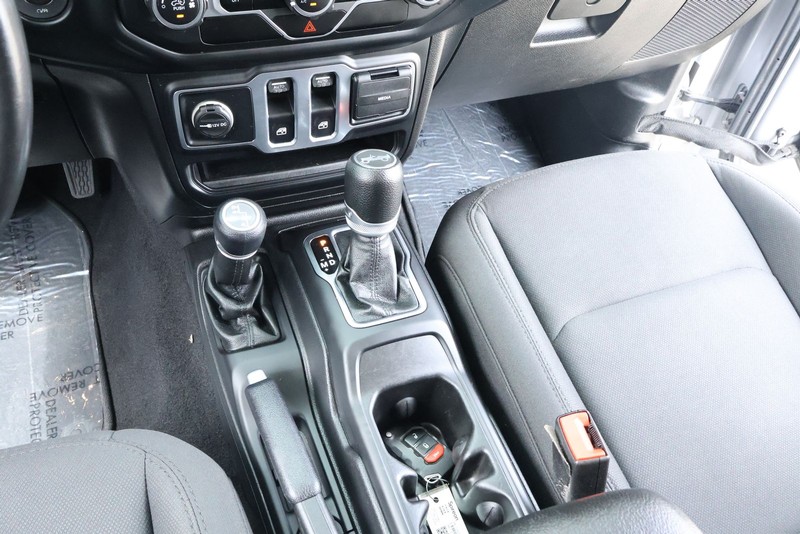 Jeep Wrangler Vehicle Full-screen Gallery Image 33