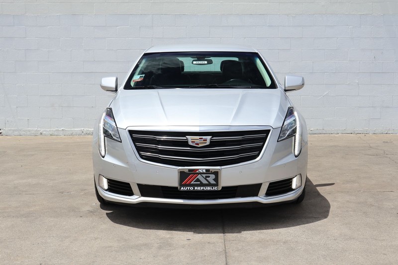 Cadillac XTS Vehicle Full-screen Gallery Image 02