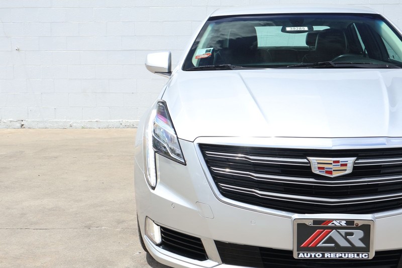 Cadillac XTS Vehicle Full-screen Gallery Image 03