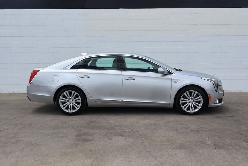 Cadillac XTS Vehicle Full-screen Gallery Image 04