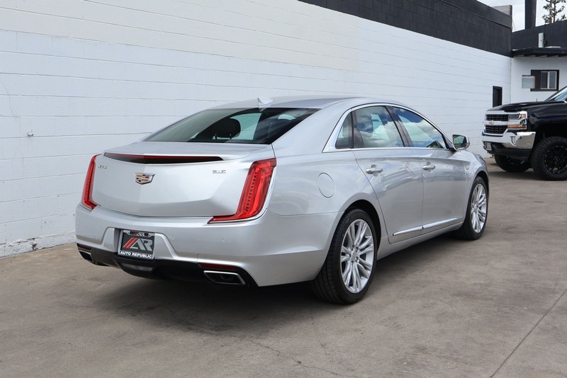 Cadillac XTS Vehicle Full-screen Gallery Image 05