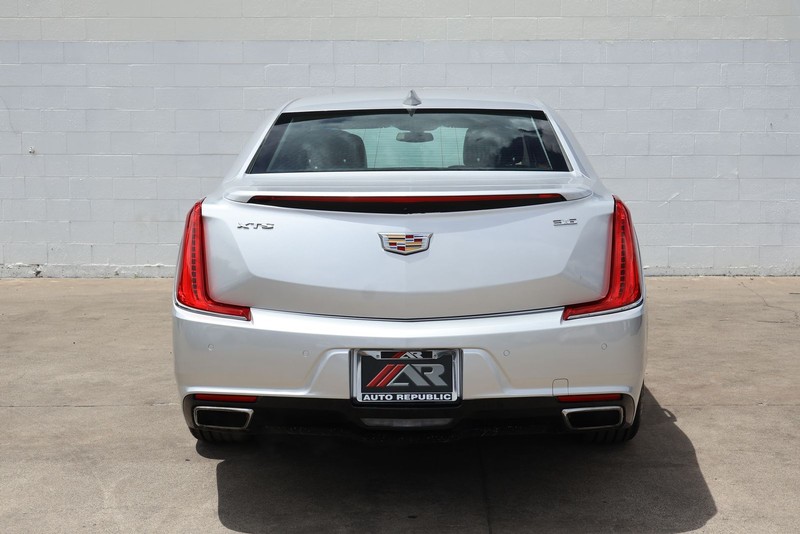 Cadillac XTS Vehicle Full-screen Gallery Image 06