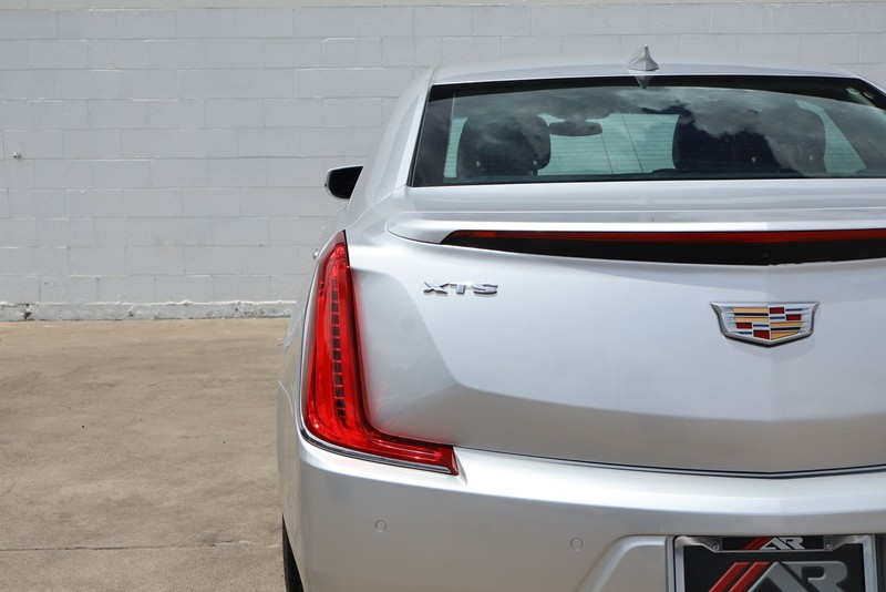 Cadillac XTS Vehicle Full-screen Gallery Image 07