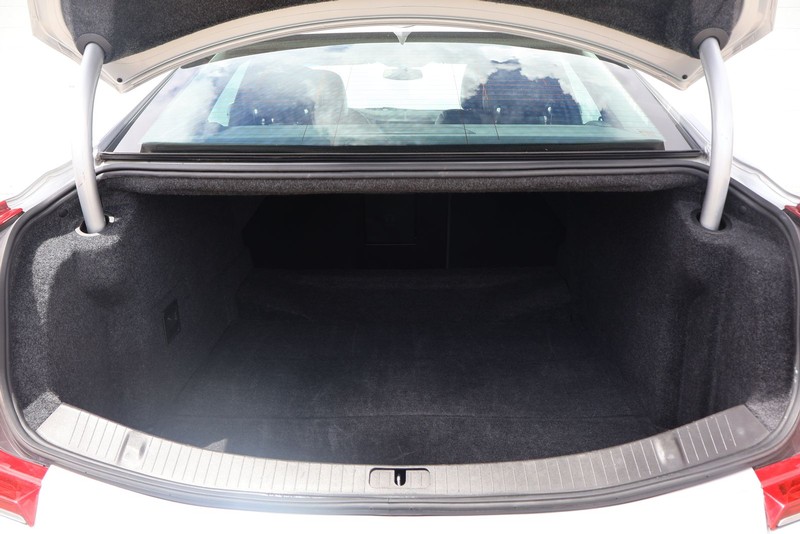 Cadillac XTS Vehicle Full-screen Gallery Image 08