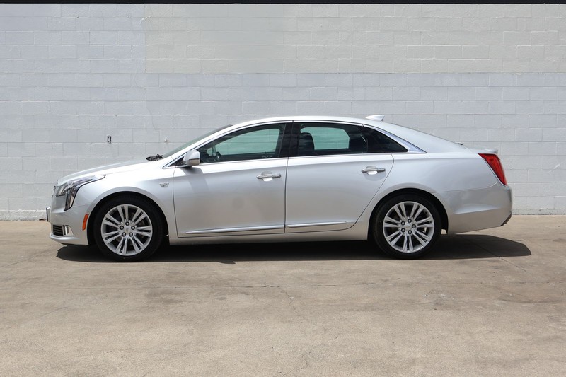 Cadillac XTS Vehicle Full-screen Gallery Image 10