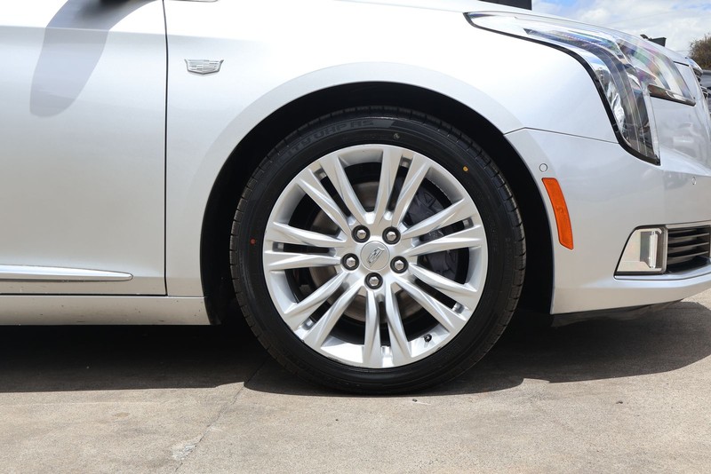 Cadillac XTS Vehicle Full-screen Gallery Image 13