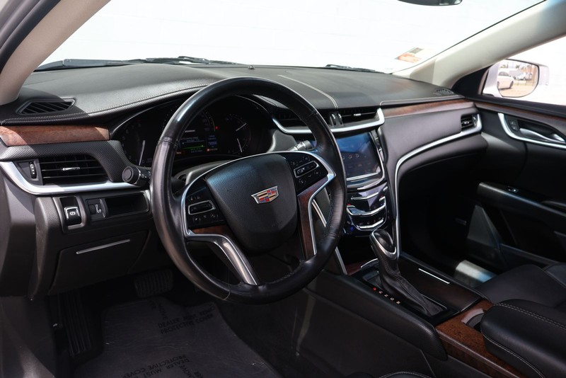 Cadillac XTS Vehicle Full-screen Gallery Image 15