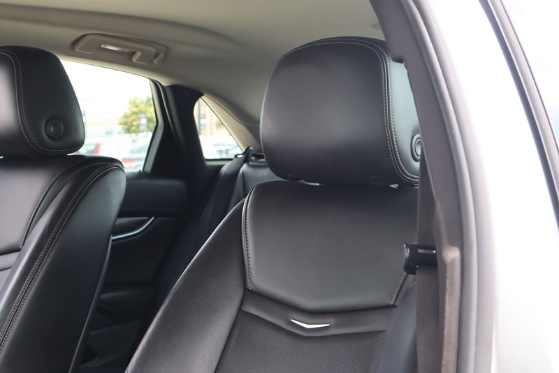 Cadillac XTS Vehicle Full-screen Gallery Image 17