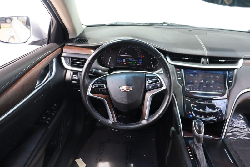 Cadillac XTS Vehicle Full-screen Gallery Image 24