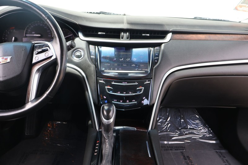 Cadillac XTS Vehicle Full-screen Gallery Image 27