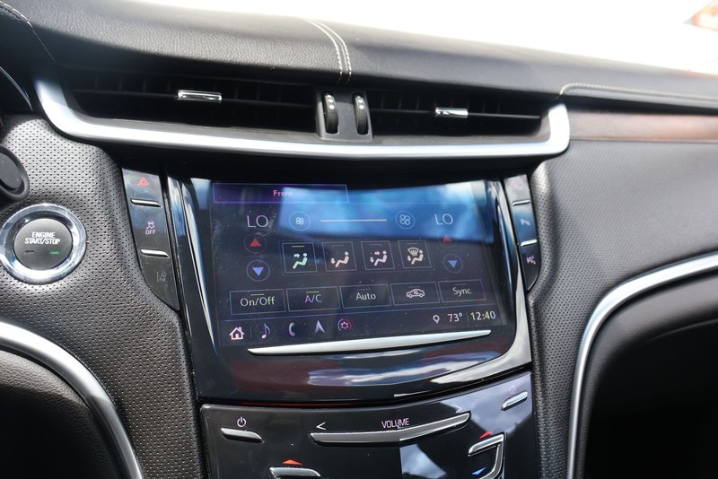 Cadillac XTS Vehicle Full-screen Gallery Image 28