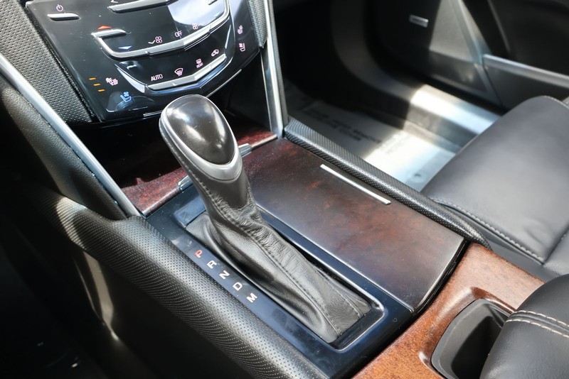 Cadillac XTS Vehicle Full-screen Gallery Image 30