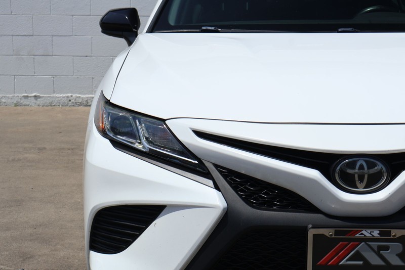Toyota Camry Vehicle Full-screen Gallery Image 03
