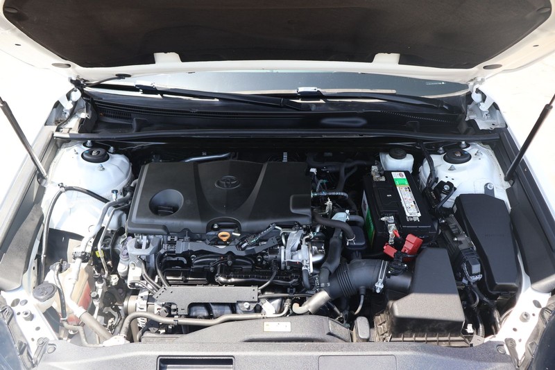 Toyota Camry Vehicle Full-screen Gallery Image 12