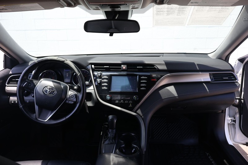 Toyota Camry Vehicle Full-screen Gallery Image 21