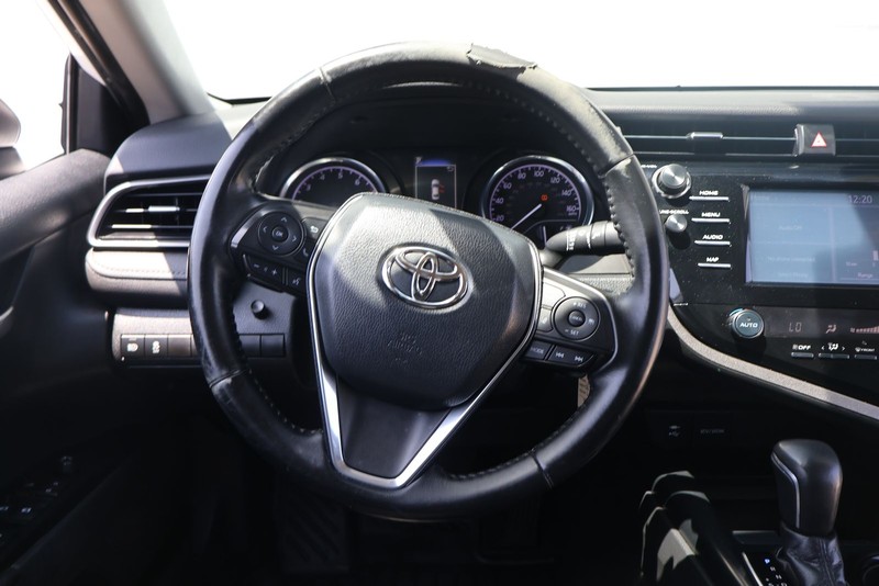 Toyota Camry Vehicle Full-screen Gallery Image 23