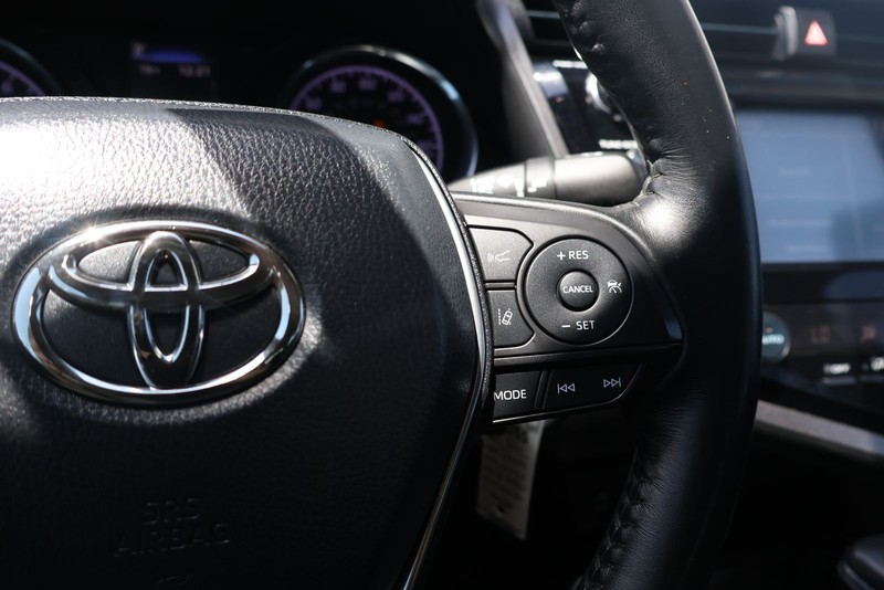 Toyota Camry Vehicle Full-screen Gallery Image 25