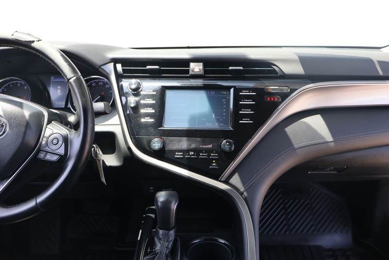 Toyota Camry Vehicle Full-screen Gallery Image 26
