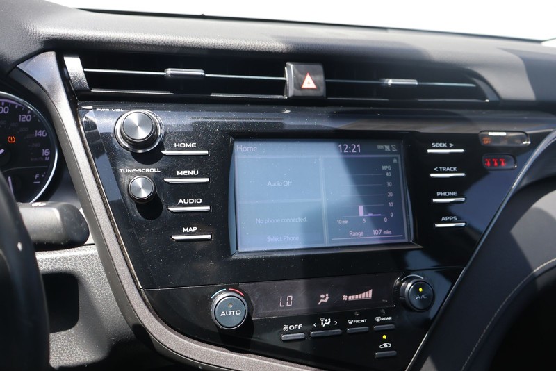 Toyota Camry Vehicle Full-screen Gallery Image 27