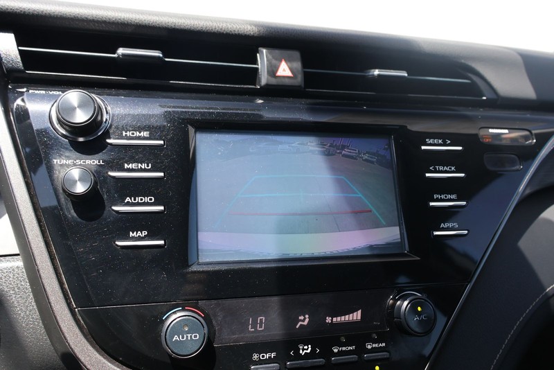 Toyota Camry Vehicle Full-screen Gallery Image 28