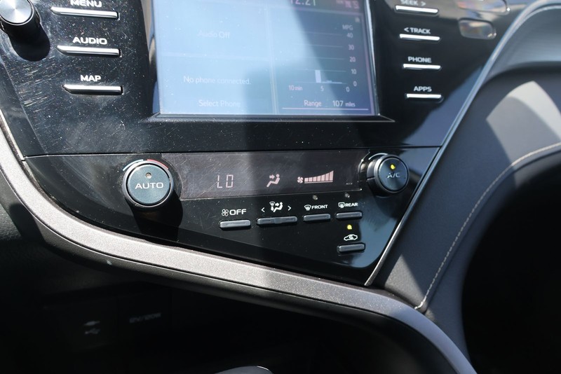 Toyota Camry Vehicle Full-screen Gallery Image 29