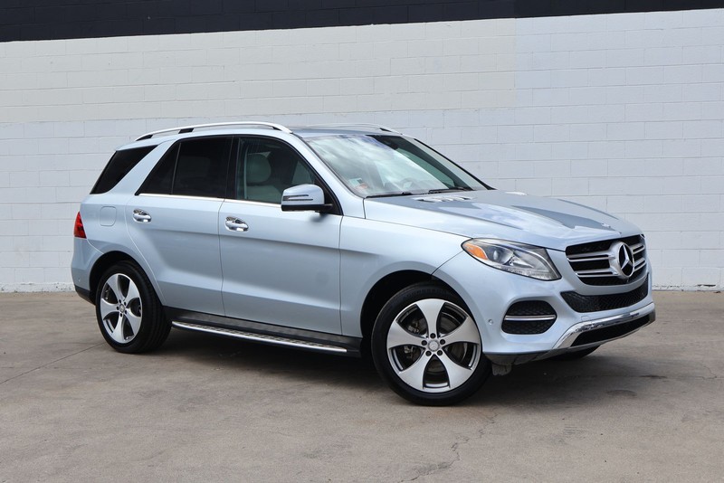 Mercedes-Benz GLE 350 Vehicle Full-screen Gallery Image 01
