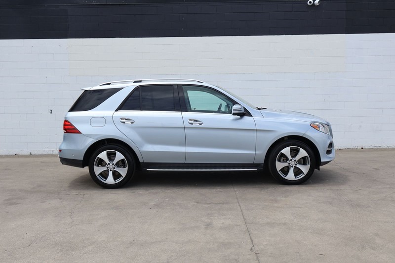 Mercedes-Benz GLE 350 Vehicle Full-screen Gallery Image 04