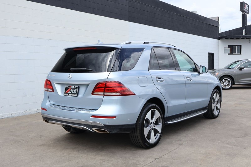 Mercedes-Benz GLE 350 Vehicle Full-screen Gallery Image 05