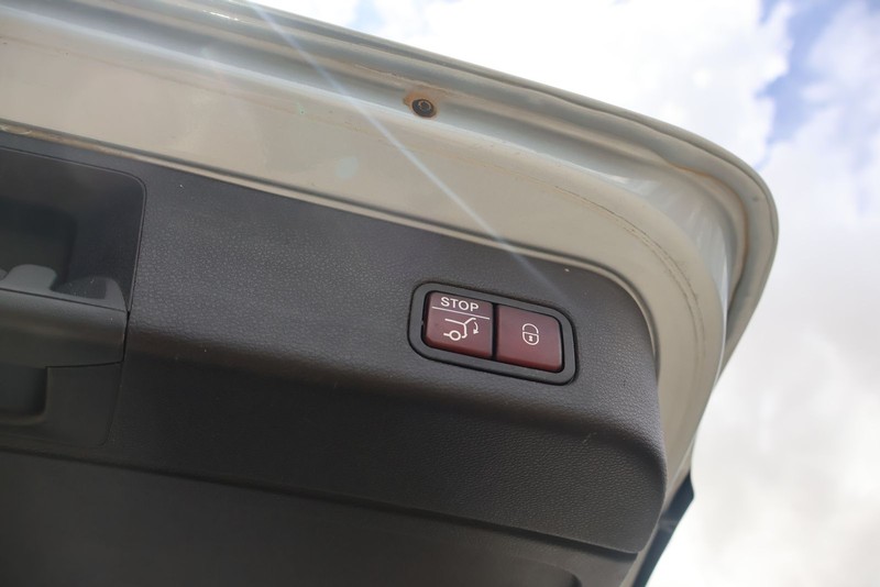 Mercedes-Benz GLE 350 Vehicle Full-screen Gallery Image 09
