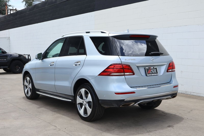 Mercedes-Benz GLE 350 Vehicle Full-screen Gallery Image 10