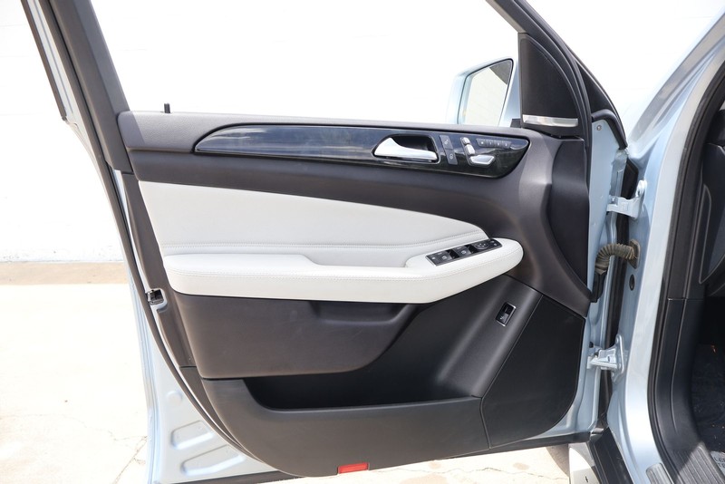 Mercedes-Benz GLE 350 Vehicle Full-screen Gallery Image 15