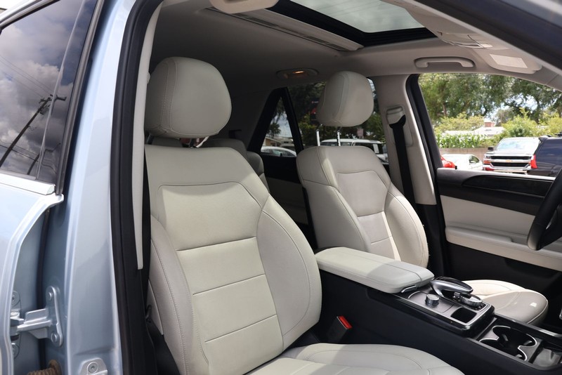 Mercedes-Benz GLE 350 Vehicle Full-screen Gallery Image 21