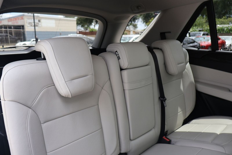 Mercedes-Benz GLE 350 Vehicle Full-screen Gallery Image 22