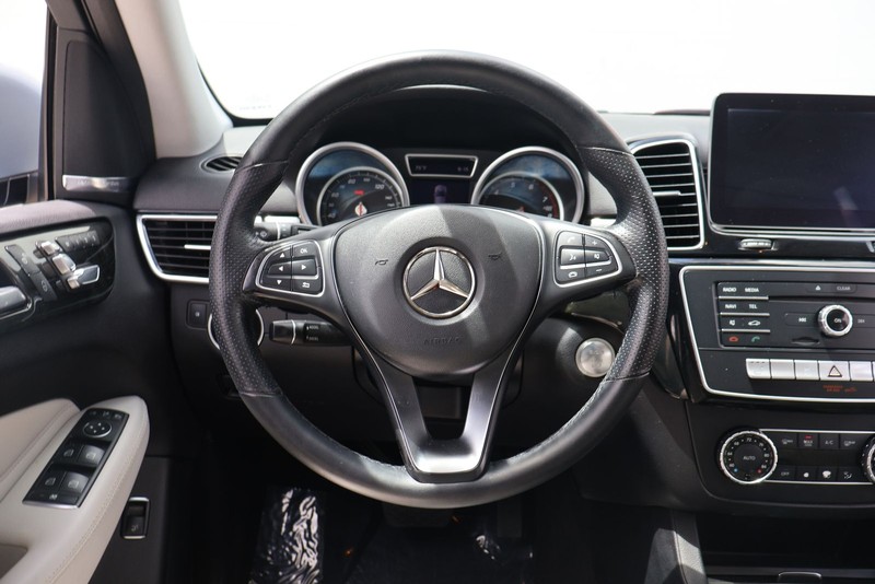 Mercedes-Benz GLE 350 Vehicle Full-screen Gallery Image 25