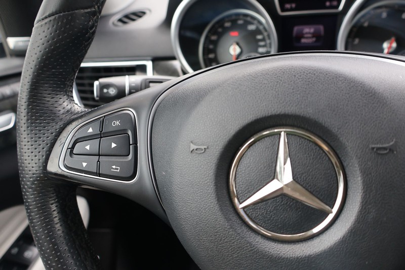Mercedes-Benz GLE 350 Vehicle Full-screen Gallery Image 26