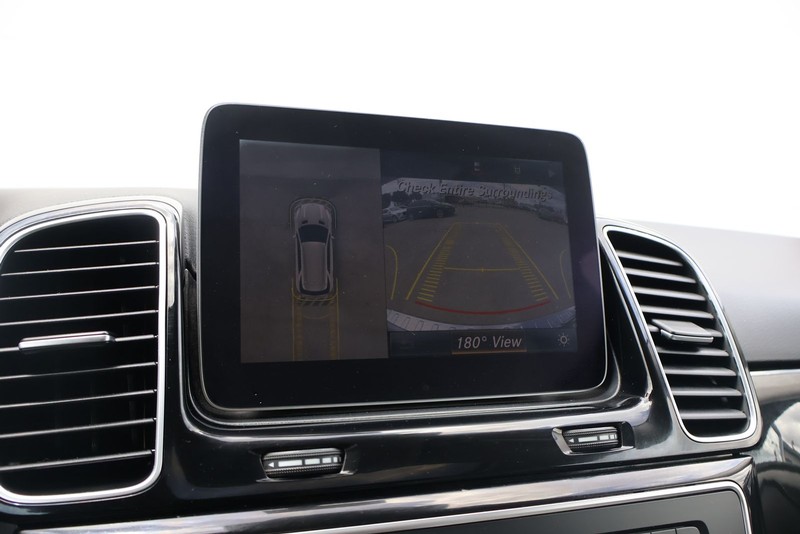 Mercedes-Benz GLE 350 Vehicle Full-screen Gallery Image 30