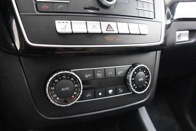 Mercedes-Benz GLE 350 Vehicle Full-screen Gallery Image 31