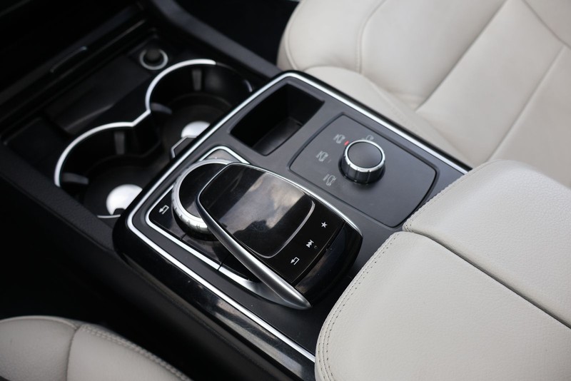 Mercedes-Benz GLE 350 Vehicle Full-screen Gallery Image 32