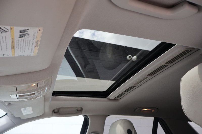 Mercedes-Benz GLE 350 Vehicle Full-screen Gallery Image 34