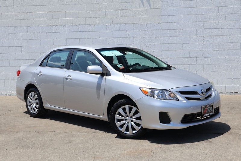 Toyota Corolla Vehicle Full-screen Gallery Image 01