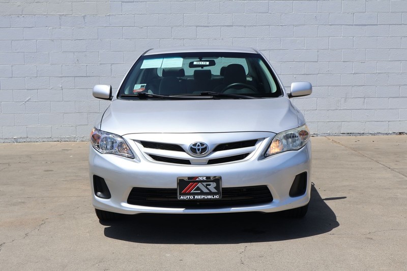 Toyota Corolla Vehicle Full-screen Gallery Image 02