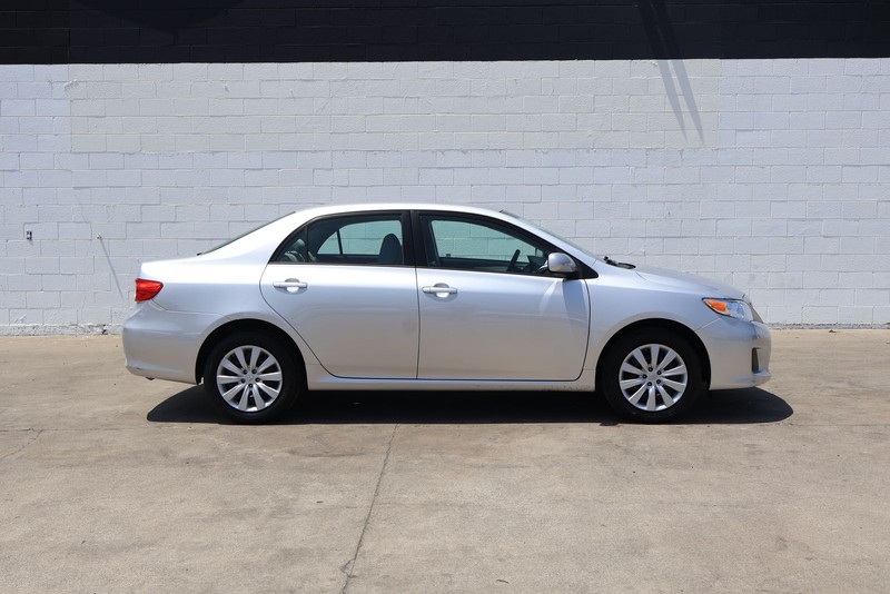 Toyota Corolla Vehicle Full-screen Gallery Image 04