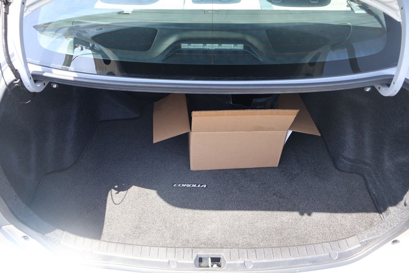 Toyota Corolla Vehicle Full-screen Gallery Image 08